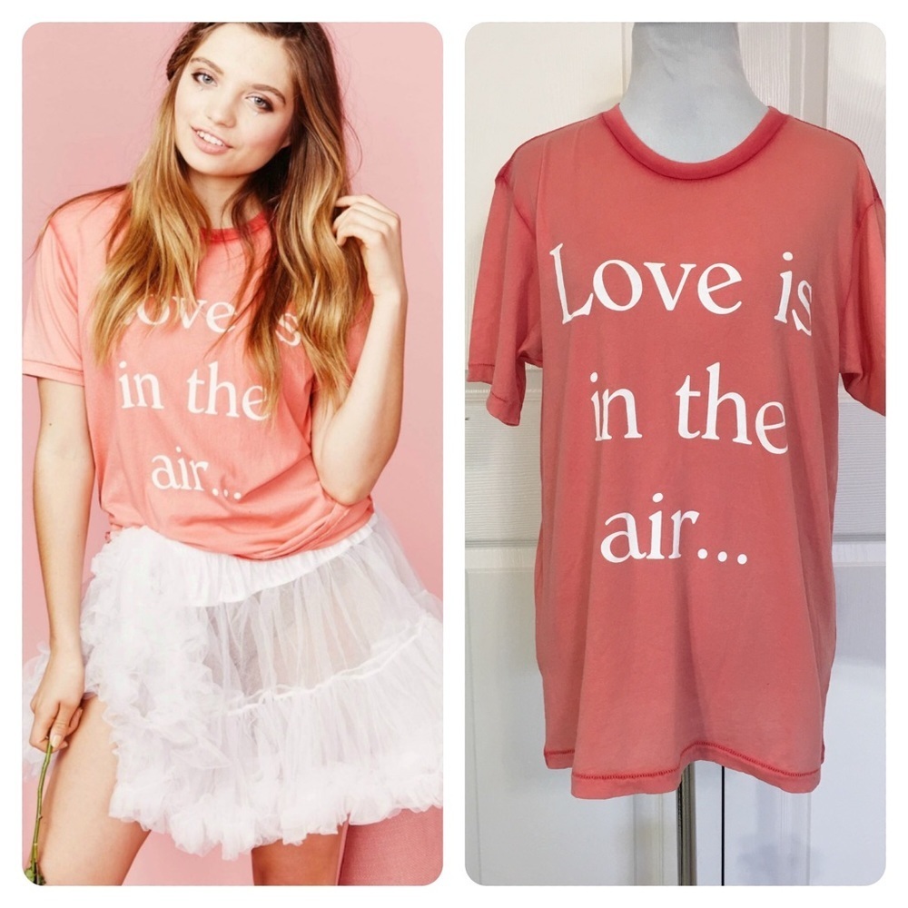 NWT! WILDFOX COUTURE Love Is In The Air Tee